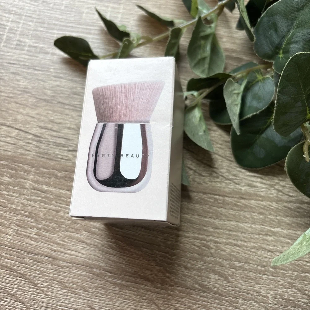 FENTY BEAUTY BY RIHANNA FACE & BODY KABUKI BRUSH #160 CUSTOM ANGLED DESIGN